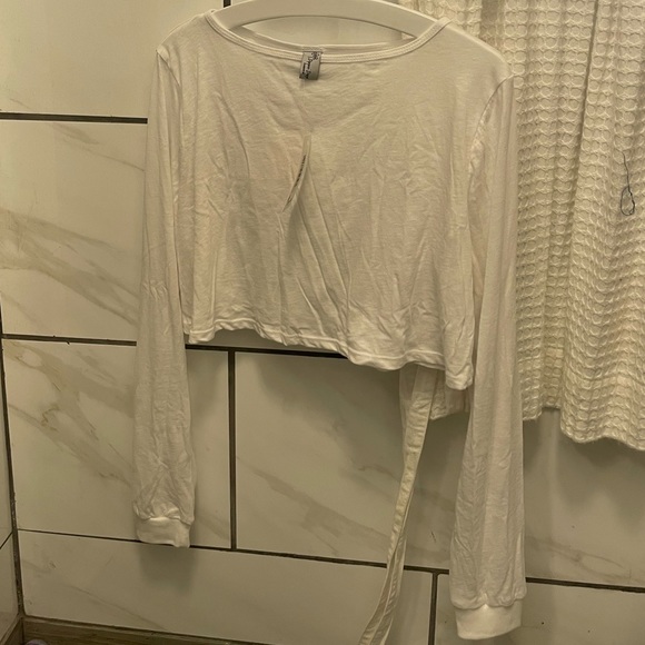 DIPPIN’ 🦋 DAISY’S NWT WHITE TOP - Picture 2 of 8